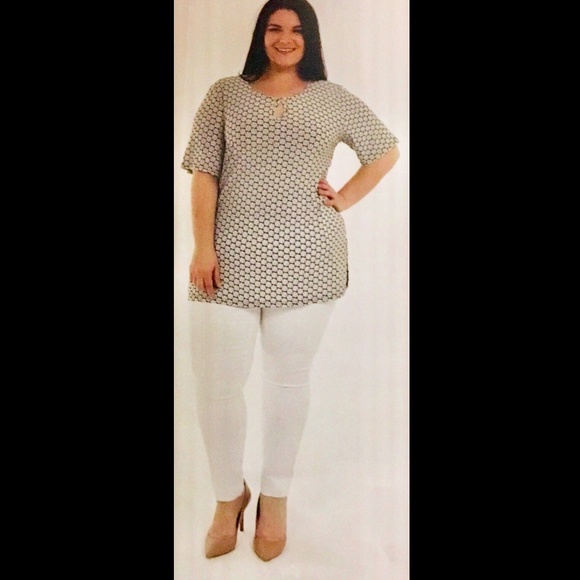 🌟Keyhole Short Sleeve Top - Picture 1 of 5